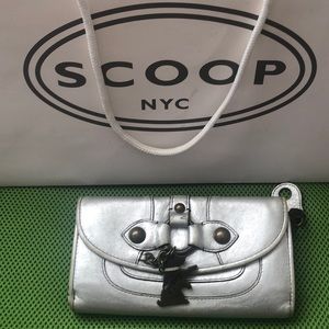 🌺Clearances $10 🌺Juicy  Couture silver wallet